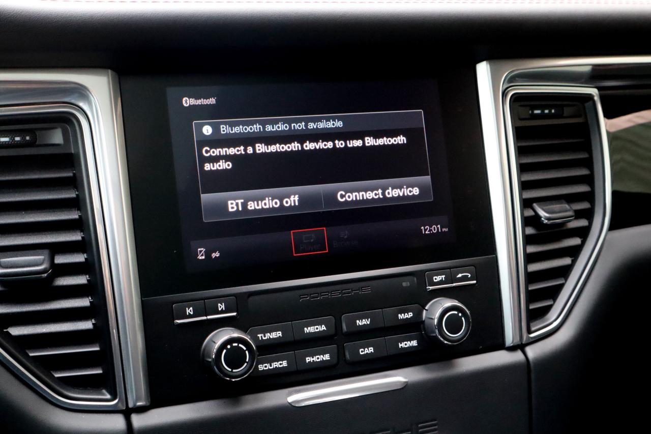 2017 Porsche Macan  Photo