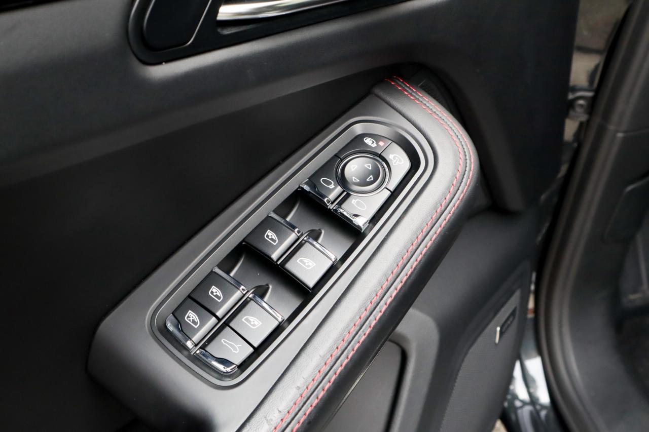 2017 Porsche Macan  Photo