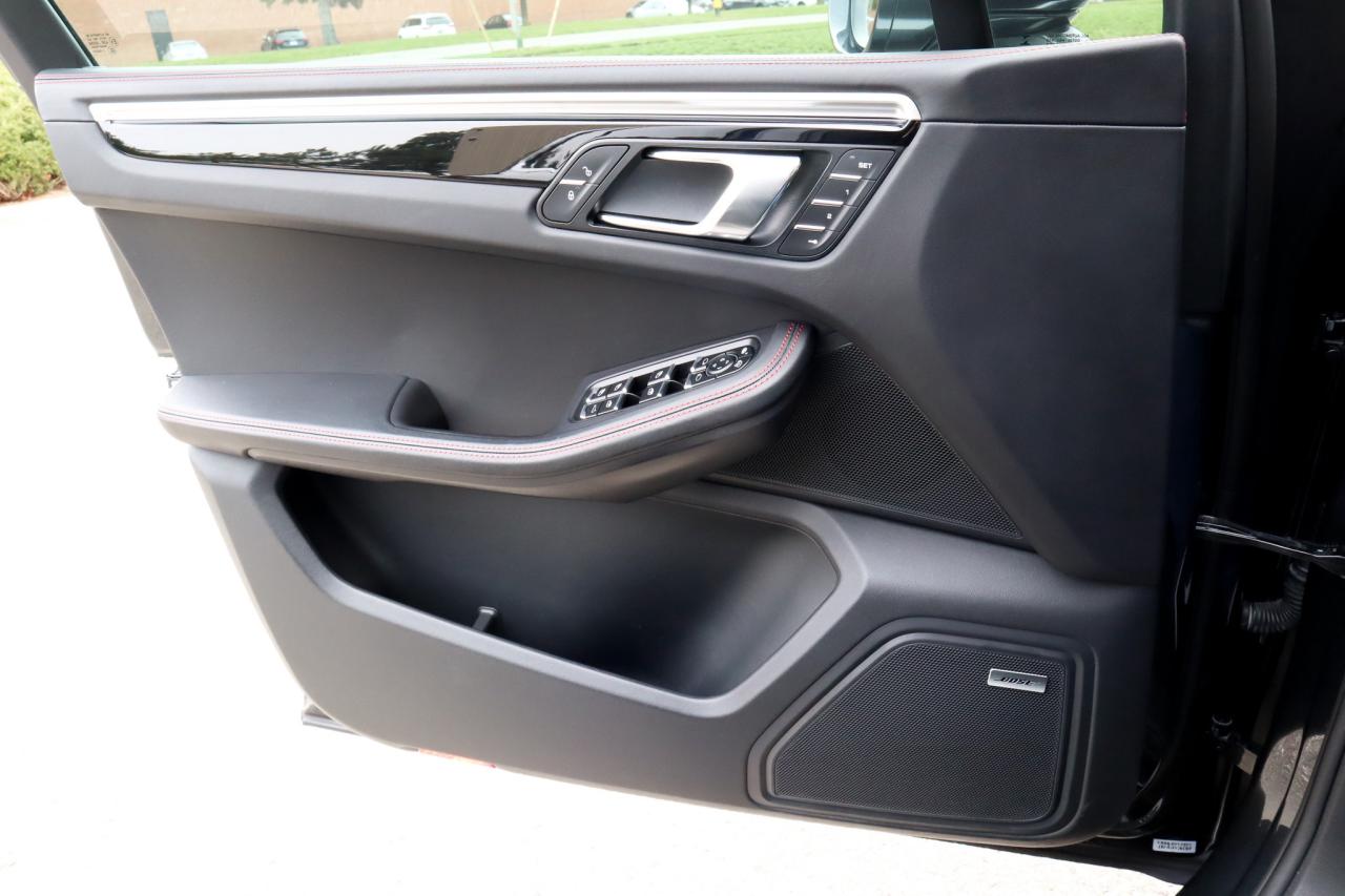 2017 Porsche Macan  Photo