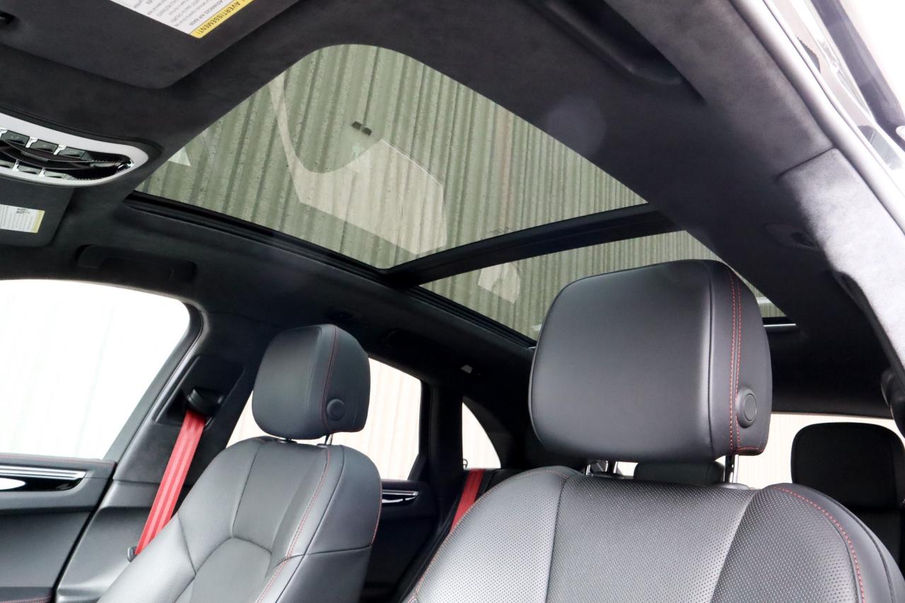 2017 Porsche Macan  Photo