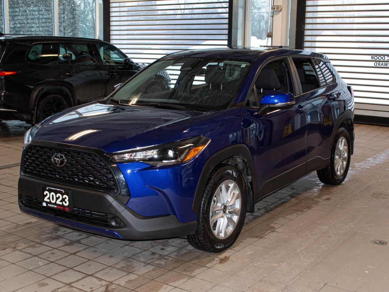 2023 Toyota Corolla Cross LE Photo0