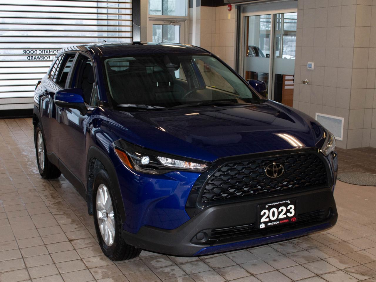 2023 Toyota Corolla Cross LE Photo2