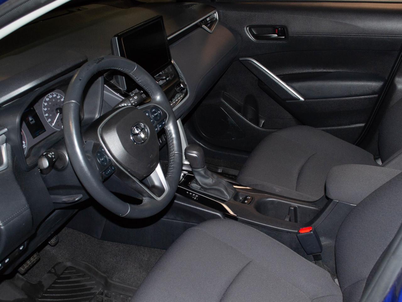 2023 Toyota Corolla Cross LE Photo