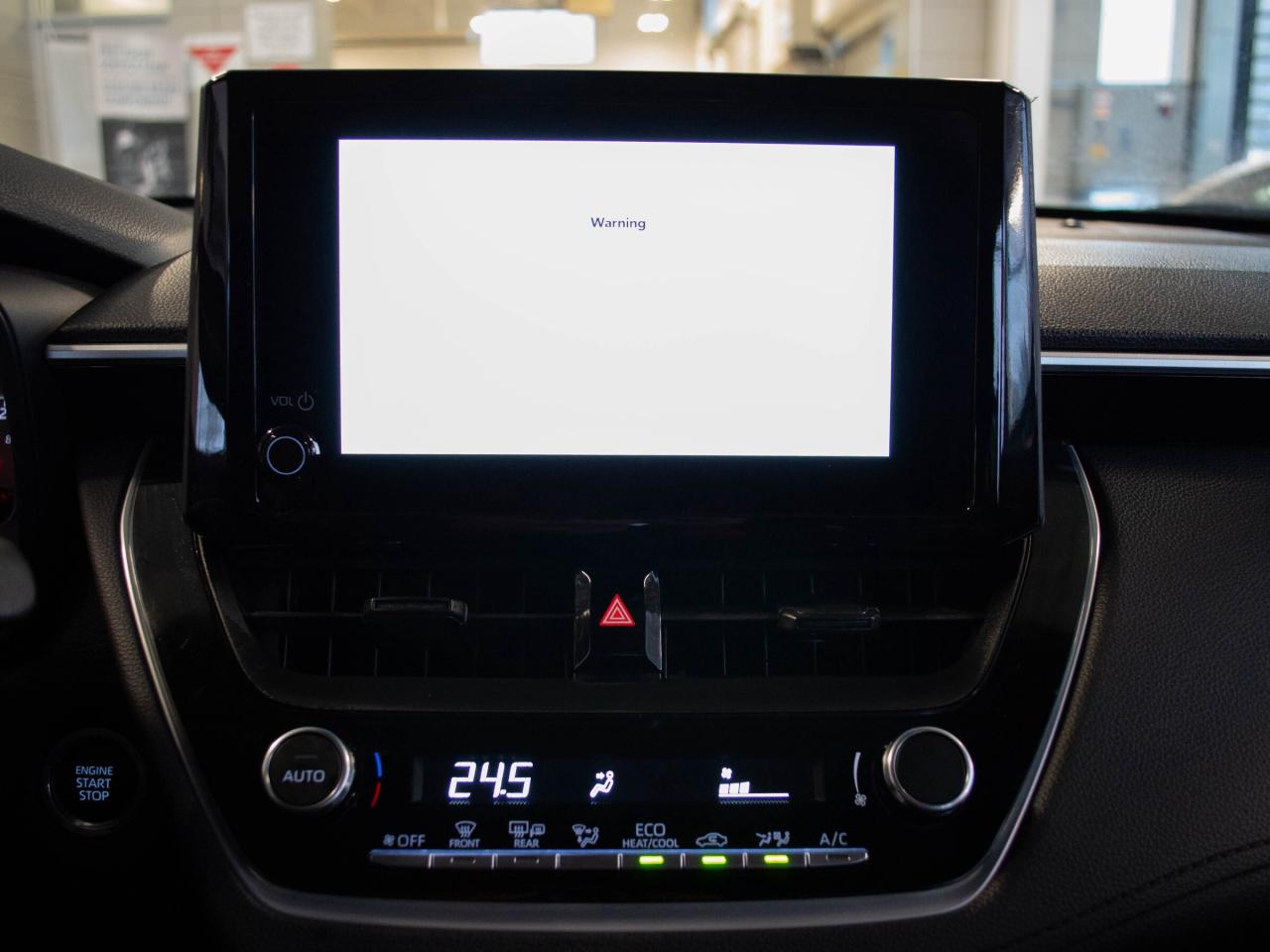 2023 Toyota Corolla Cross LE Photo