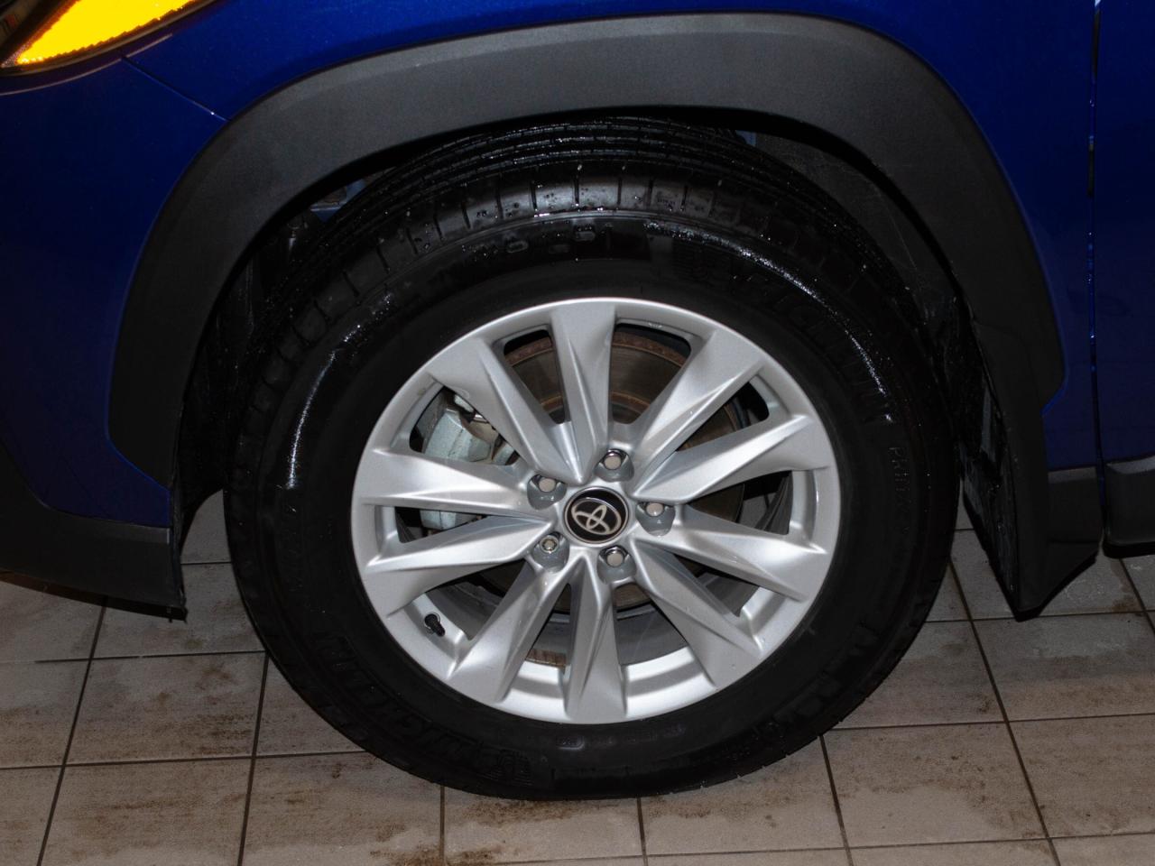 2023 Toyota Corolla Cross LE Photo