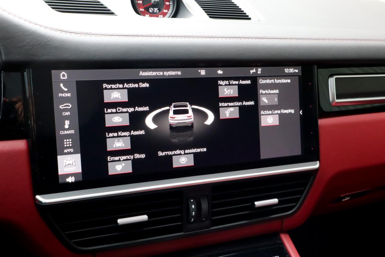 2021 Porsche Cayenne  Photo