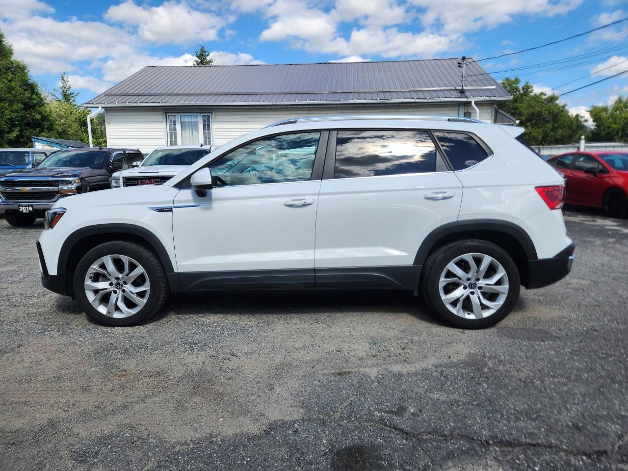 2022 Volkswagen Taos Comfortline 4dr All-Wheel Drive 4MOTION Photo3