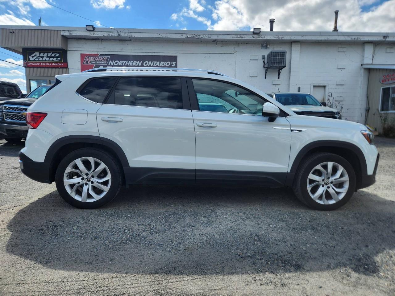 2022 Volkswagen Taos Comfortline 4dr All-Wheel Drive 4MOTION Photo