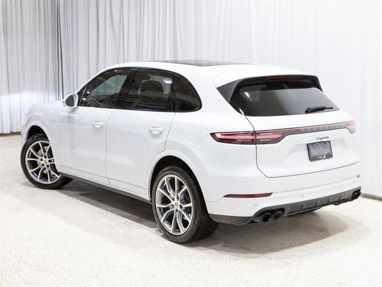 2023 Porsche Cayenne Platinum Edition Photo