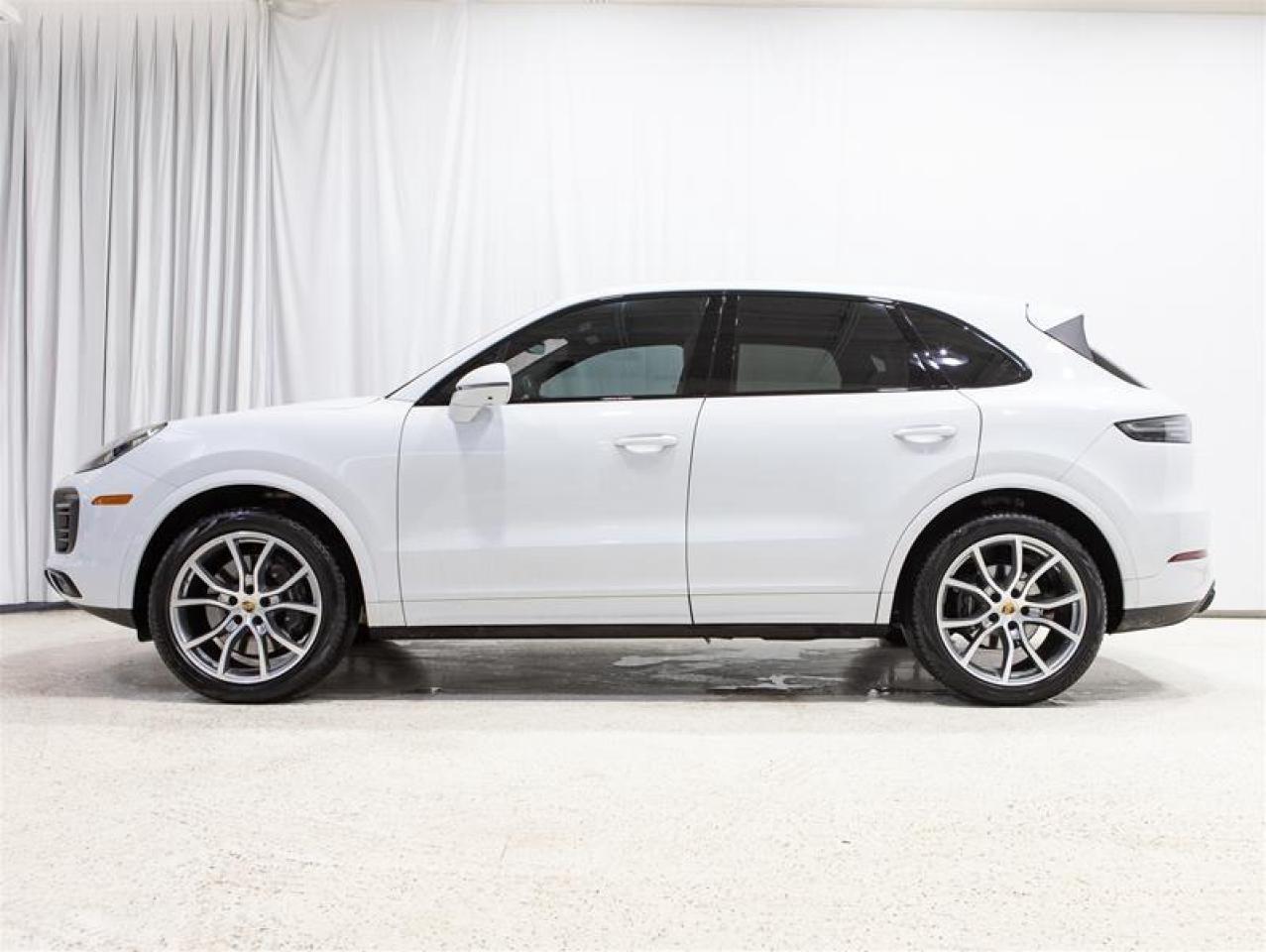 2023 Porsche Cayenne Platinum Edition Photo