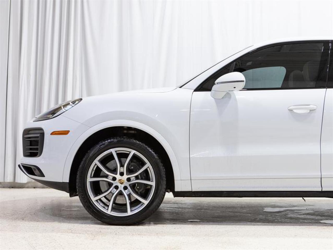 2023 Porsche Cayenne Platinum Edition Photo