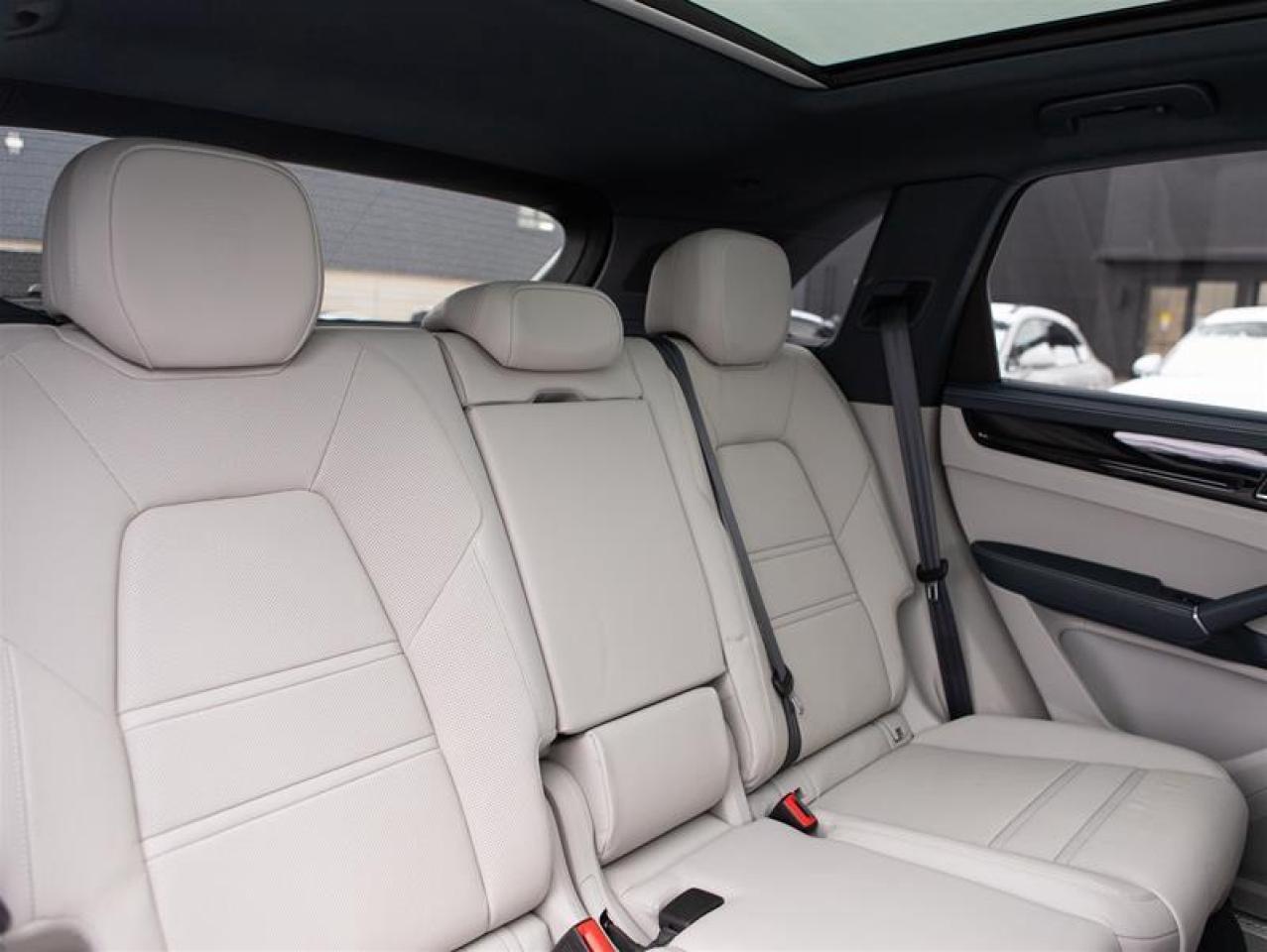 2023 Porsche Cayenne Platinum Edition Photo