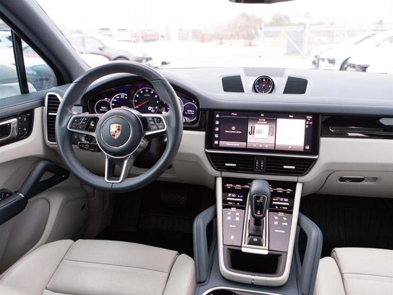 2023 Porsche Cayenne Platinum Edition Photo