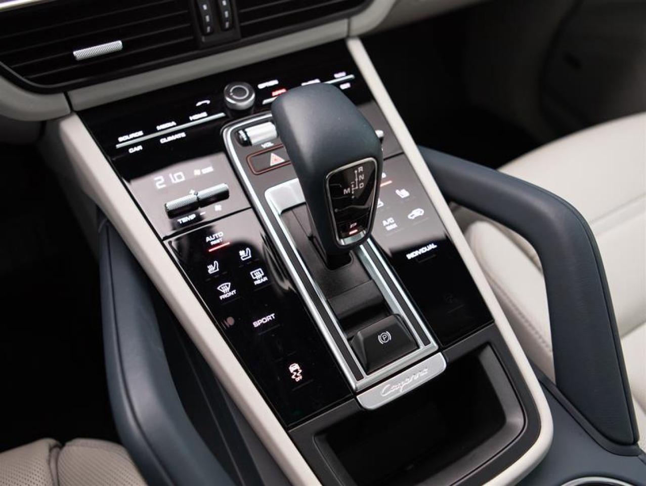 2023 Porsche Cayenne Platinum Edition Photo