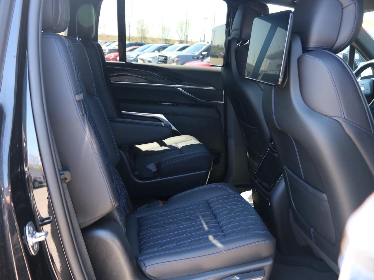 2025 Cadillac Escalade IQ Luxury 1 4dr All-Wheel Drive Photo