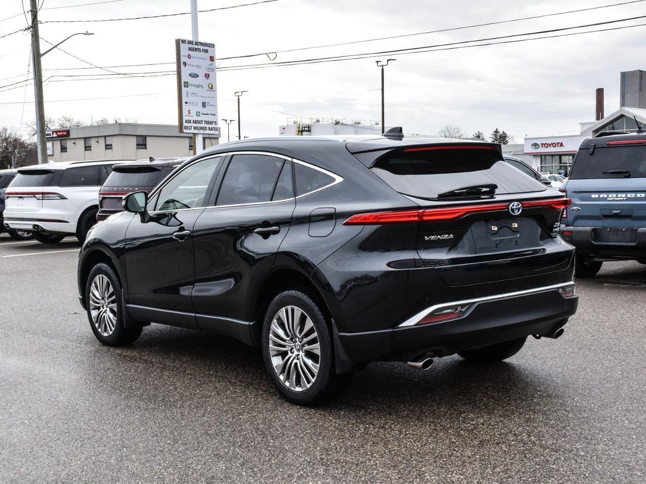 2022 Toyota Venza XLE Heated Leather Seats   Panoramic Sunroof Photo2