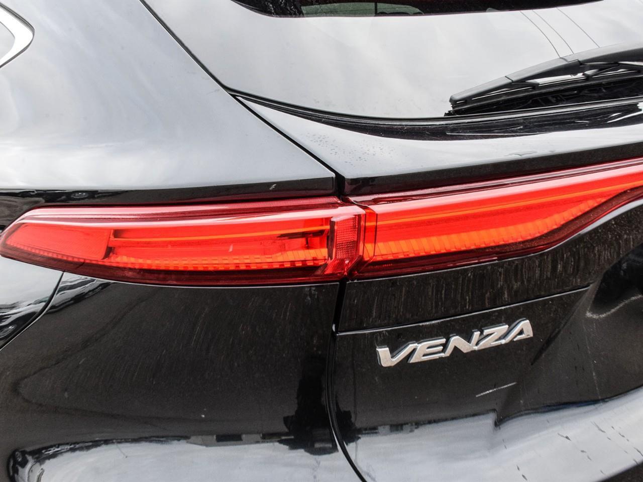 2022 Toyota Venza XLE Heated Leather Seats   Panoramic Sunroof Photo