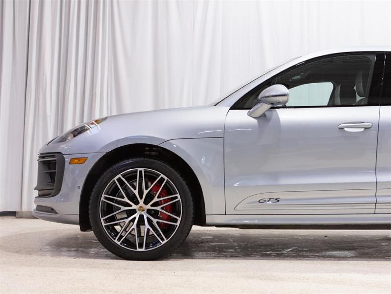 2024 Porsche Macan GTS AWD Photo