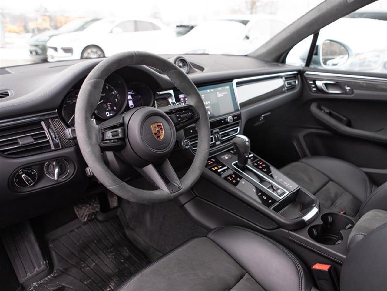 2024 Porsche Macan GTS AWD Photo