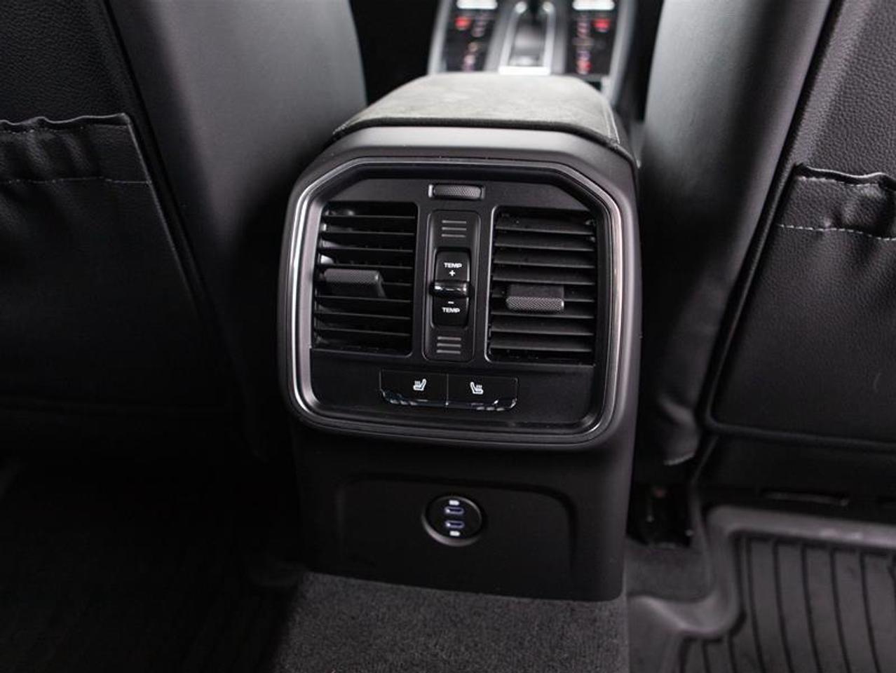 2024 Porsche Macan GTS AWD Photo