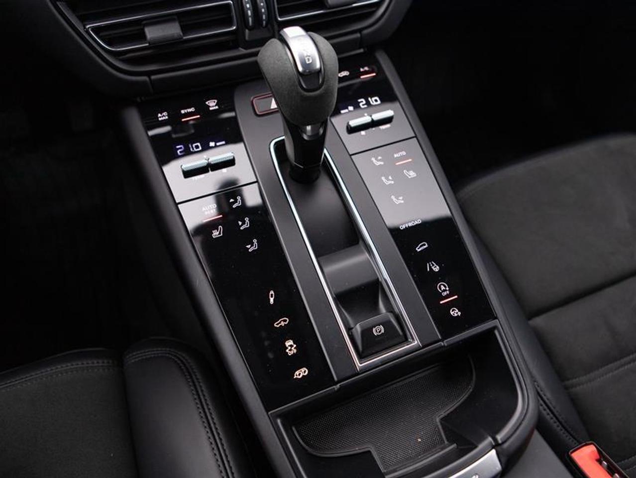 2024 Porsche Macan GTS AWD Photo