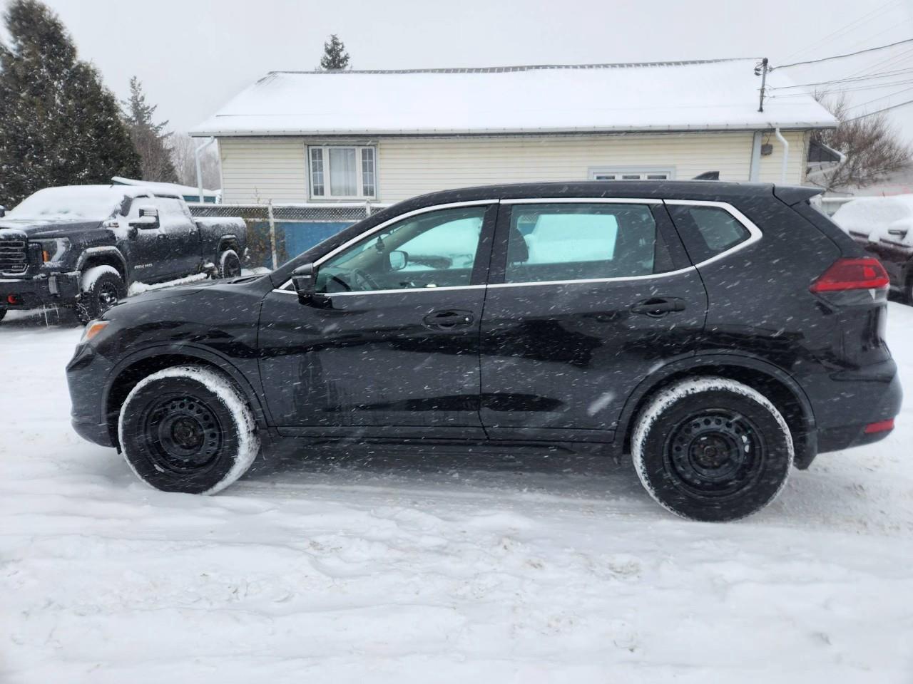 2018 Nissan Rogue S 4dr All-wheel Drive Photo3