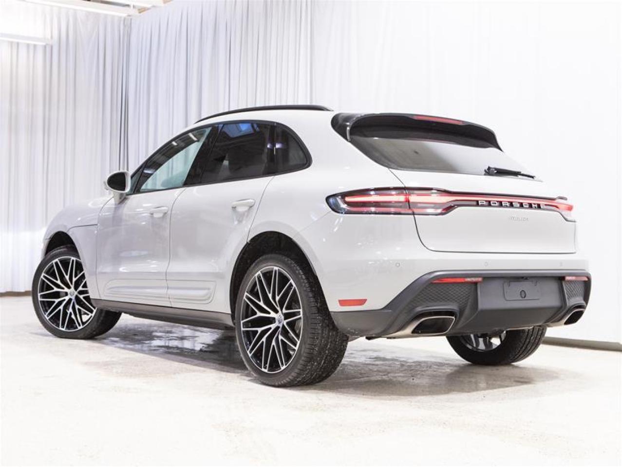2025 Porsche Macan AWD Photo