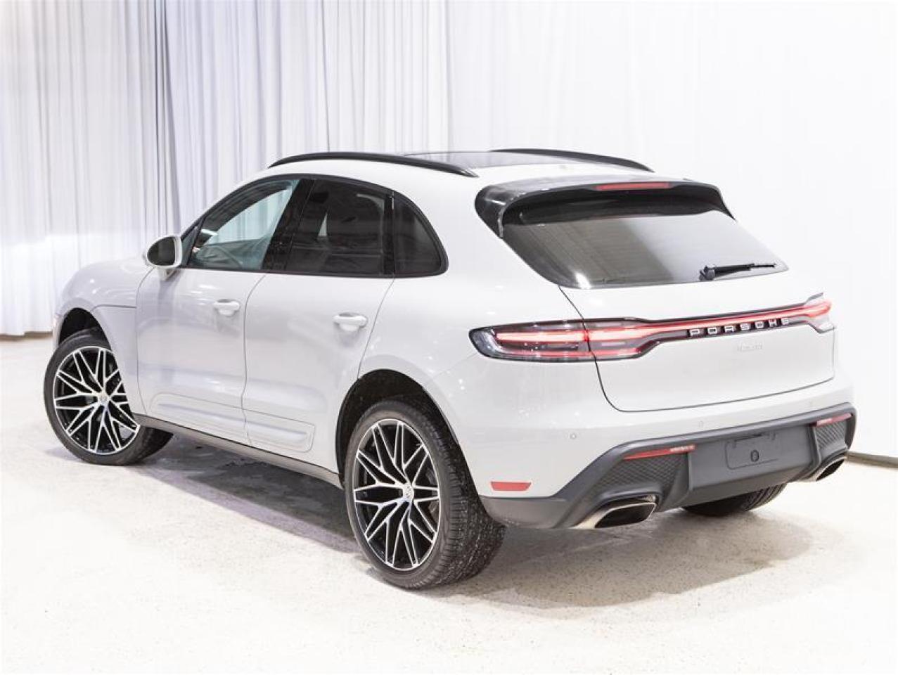 2025 Porsche Macan AWD Photo