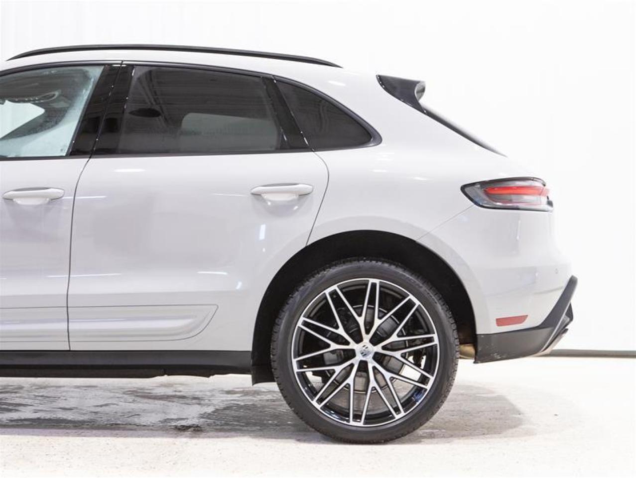 2025 Porsche Macan AWD Photo