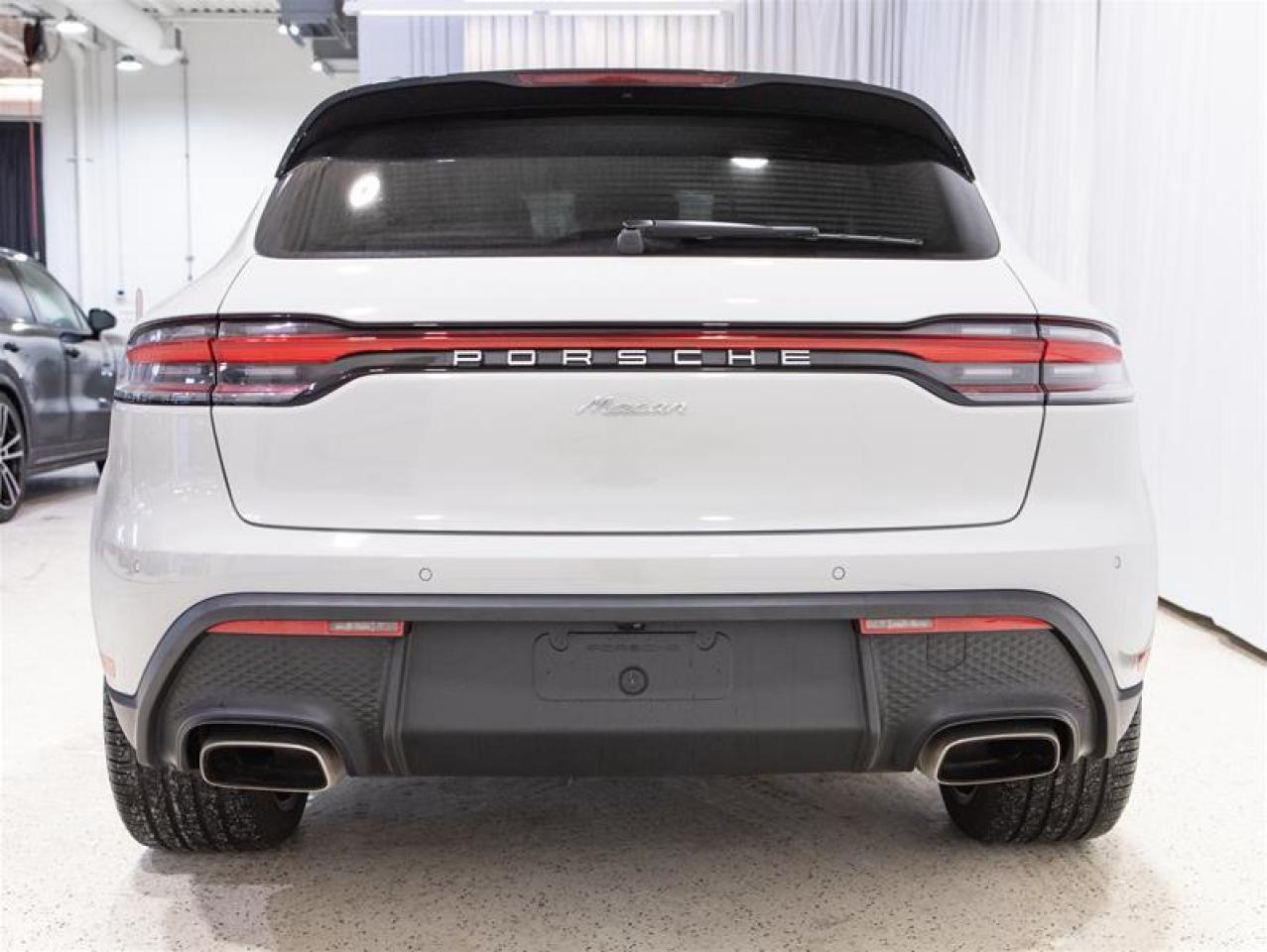 2025 Porsche Macan AWD Photo