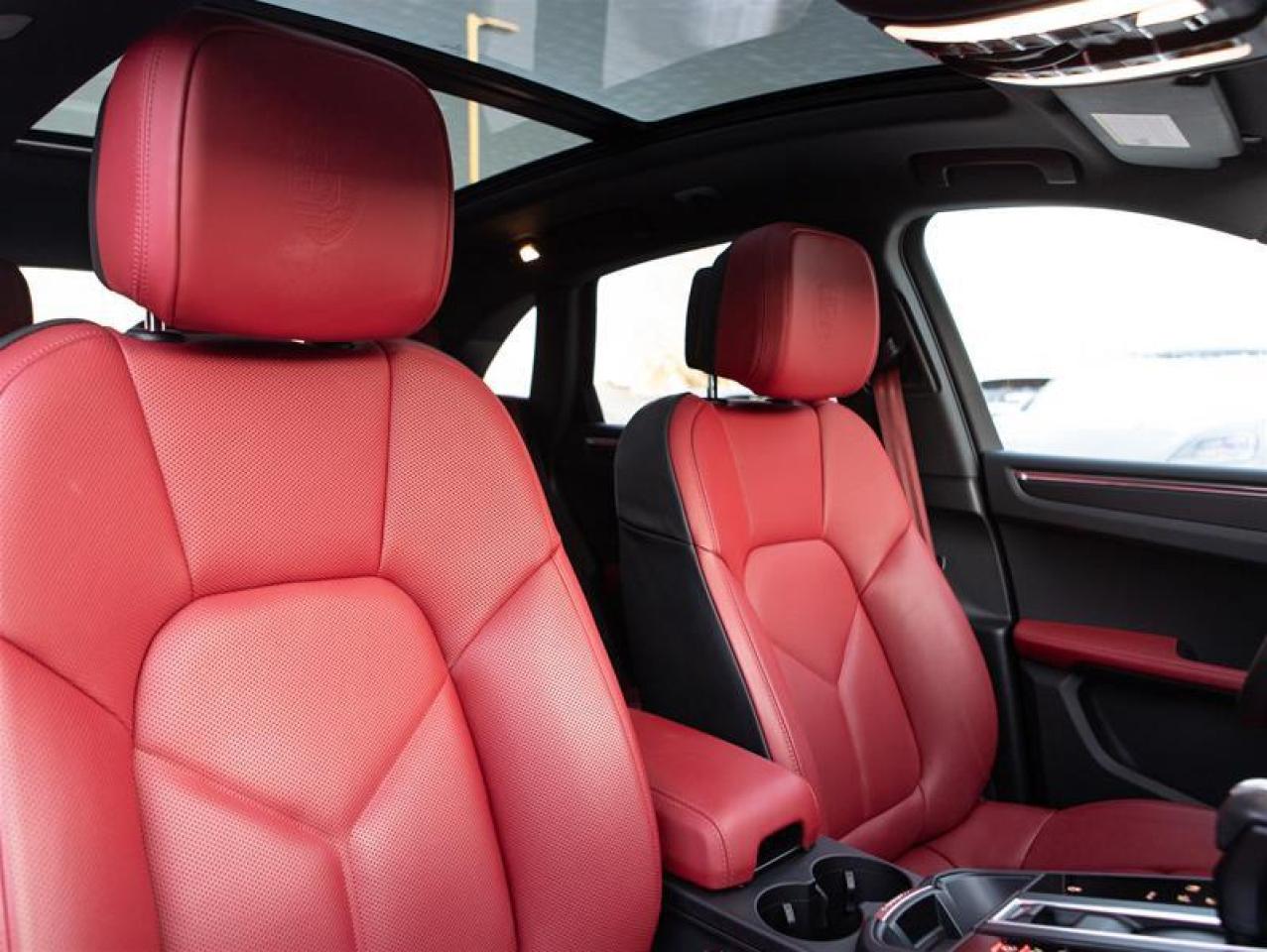 2025 Porsche Macan AWD Photo