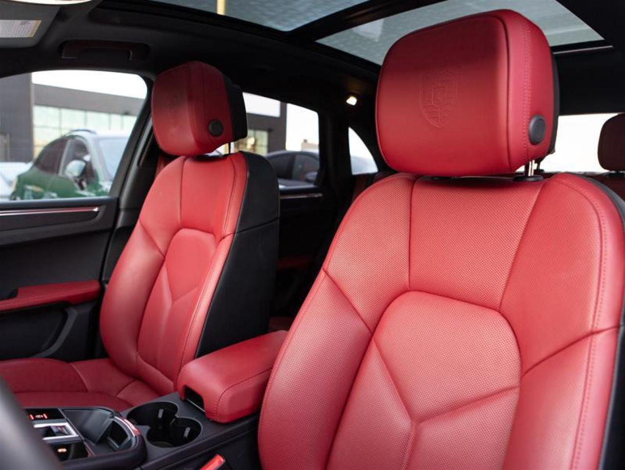 2025 Porsche Macan AWD Photo