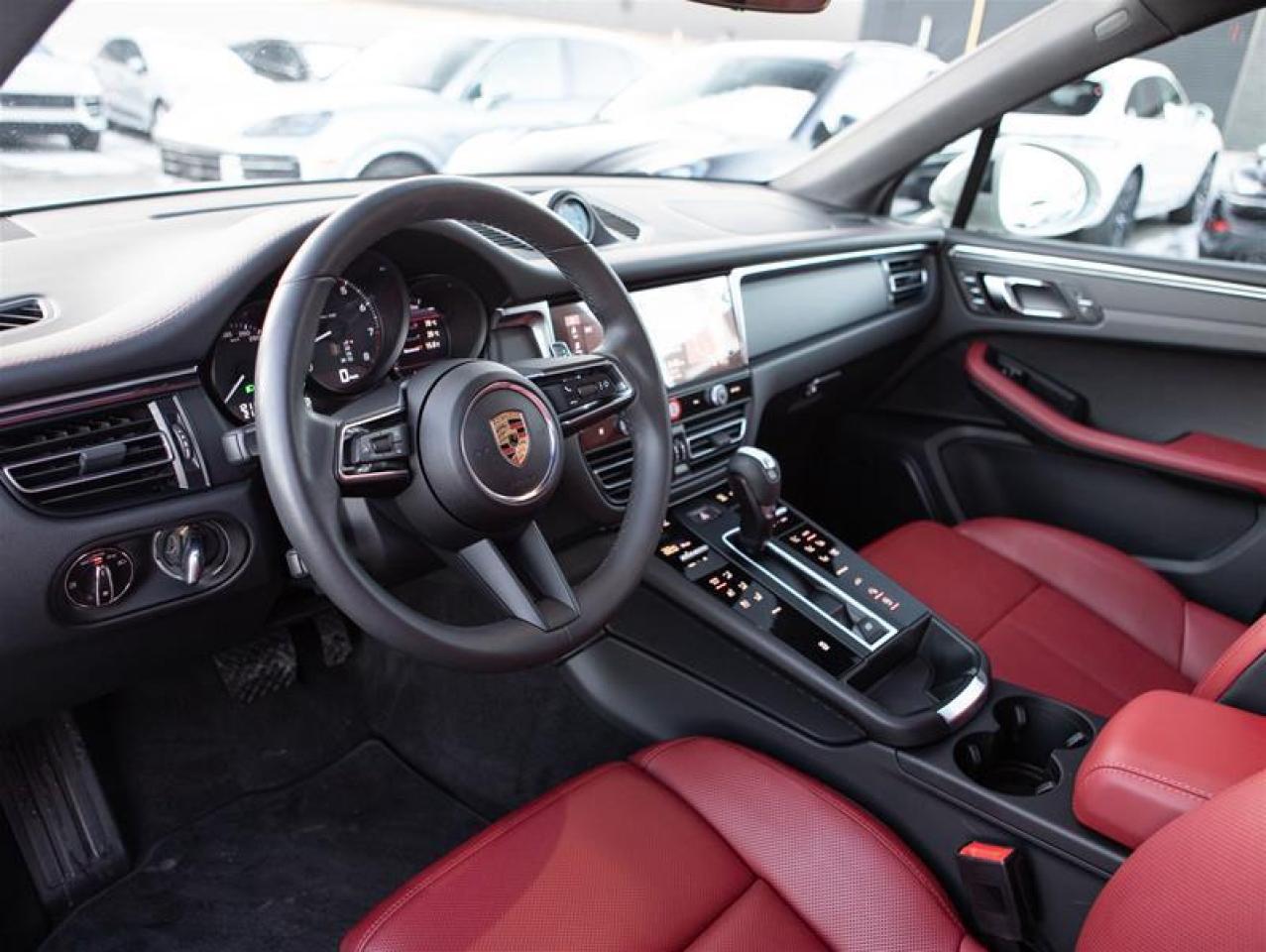 2025 Porsche Macan AWD Photo