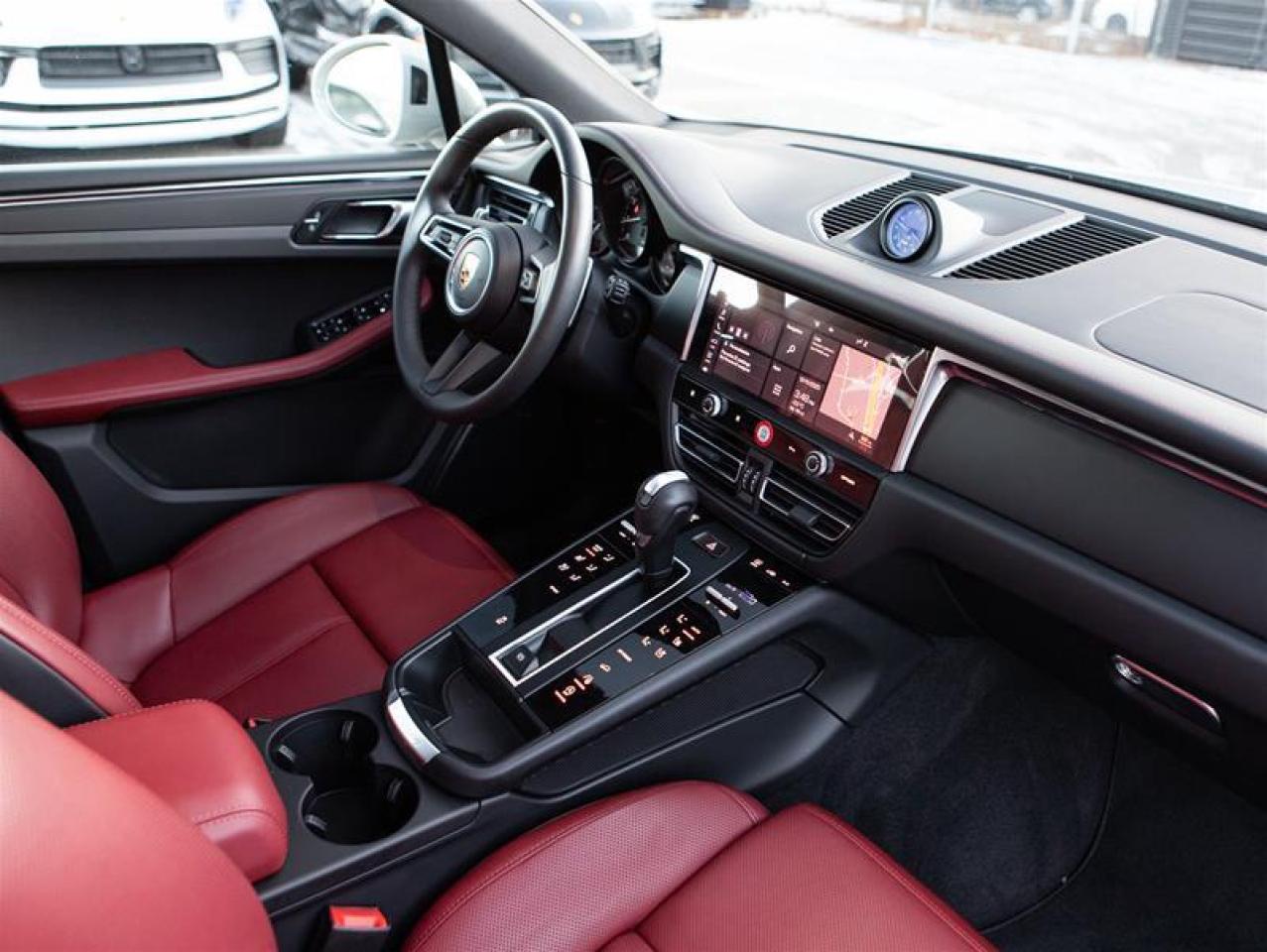 2025 Porsche Macan AWD Photo