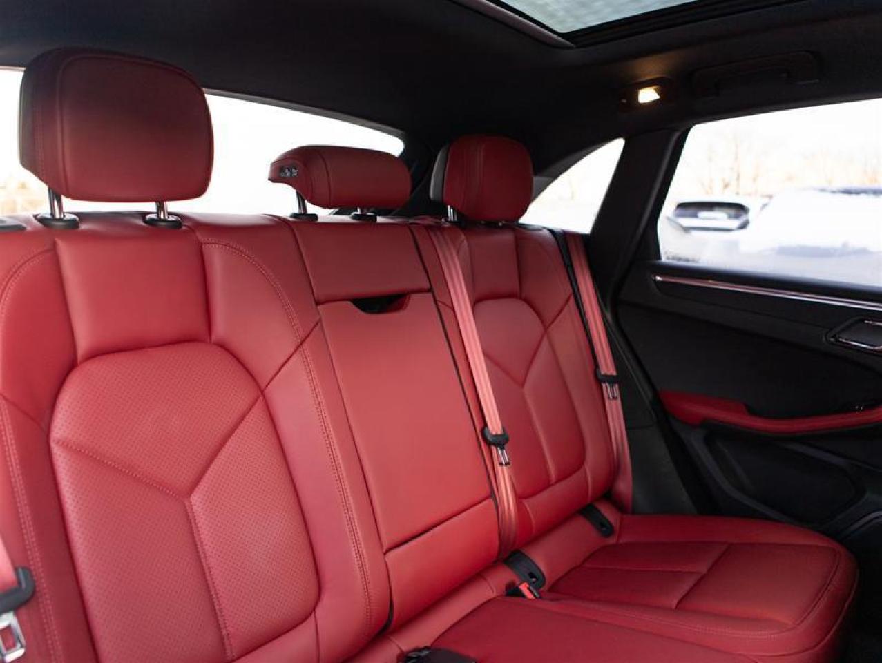 2025 Porsche Macan AWD Photo