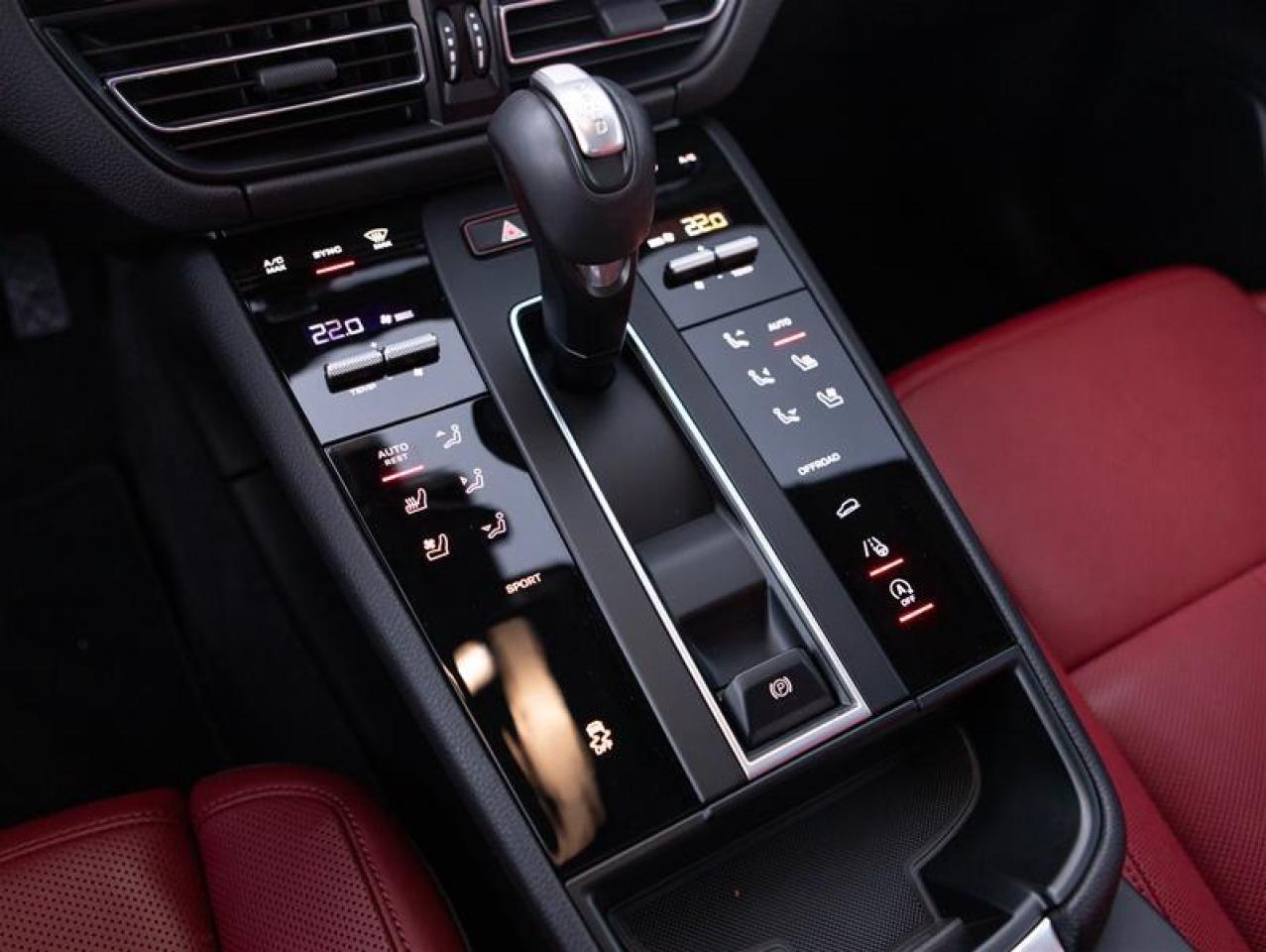 2025 Porsche Macan AWD Photo