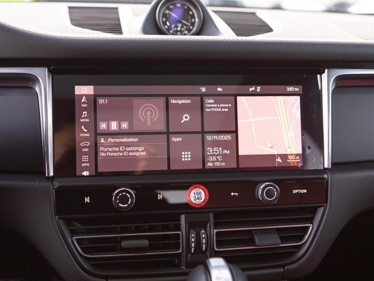 2025 Porsche Macan AWD Photo