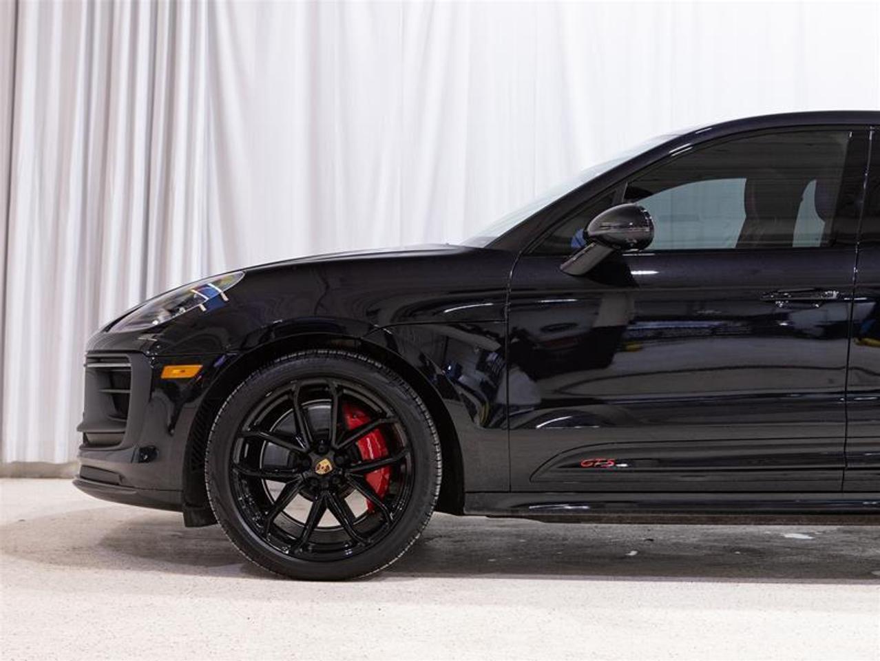 2024 Porsche Macan GTS AWD Photo