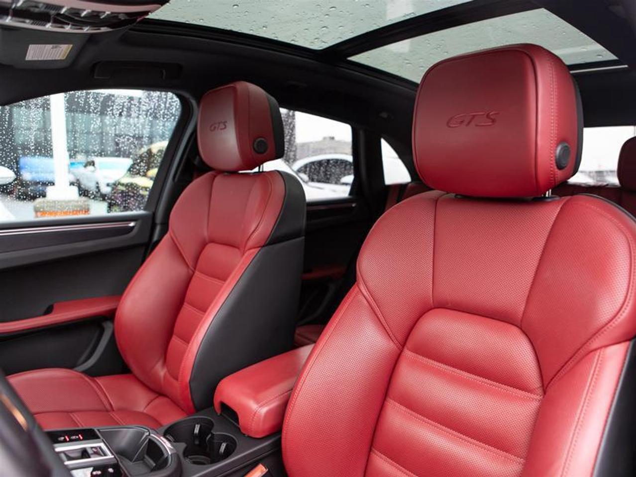 2024 Porsche Macan GTS AWD Photo
