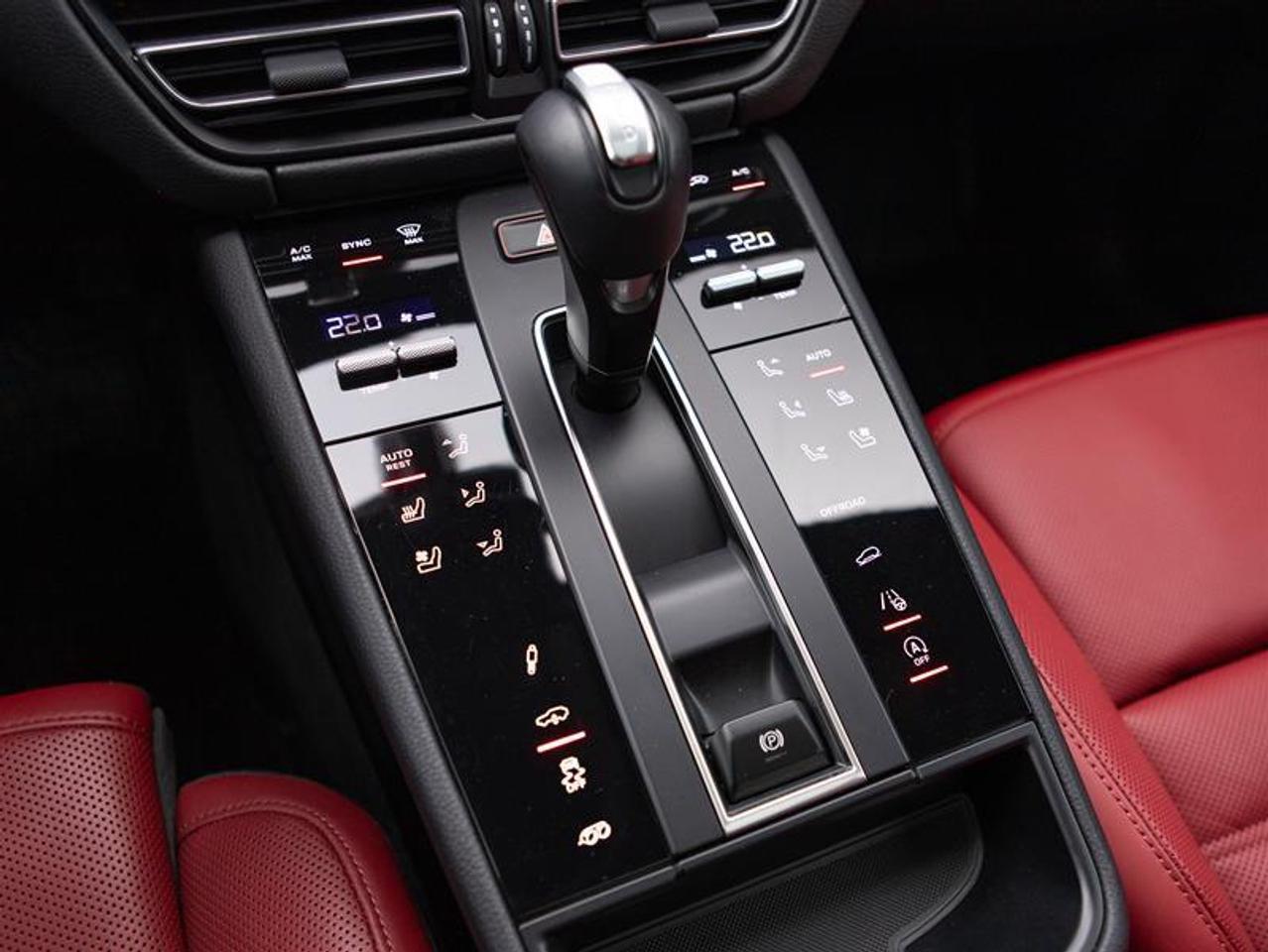 2024 Porsche Macan GTS AWD Photo