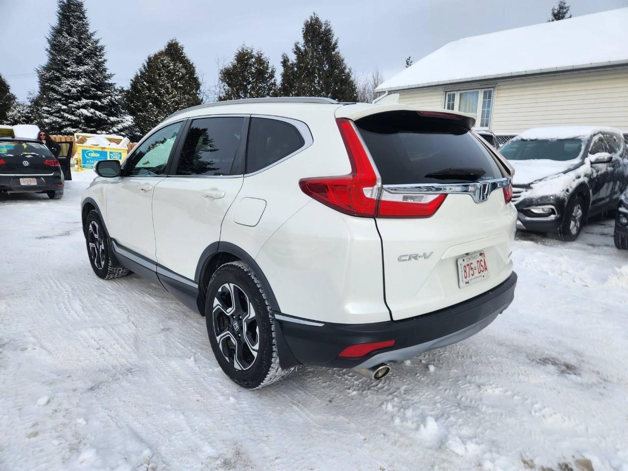 2017 Honda CR-V Touring 4dr All-wheel Drive Photo4