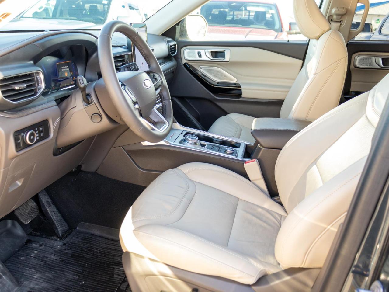 2024 Ford Explorer Platinum 4dr 4x4 Photo