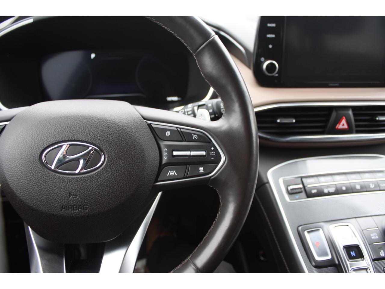 2022 Hyundai Santa Fe Hybrid Luxury / Leather / Heated Seats / Sunroof Photo