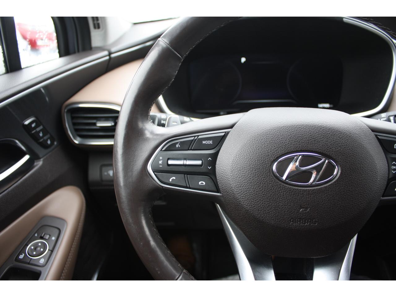 2022 Hyundai Santa Fe Hybrid Luxury / Leather / Heated Seats / Sunroof Photo