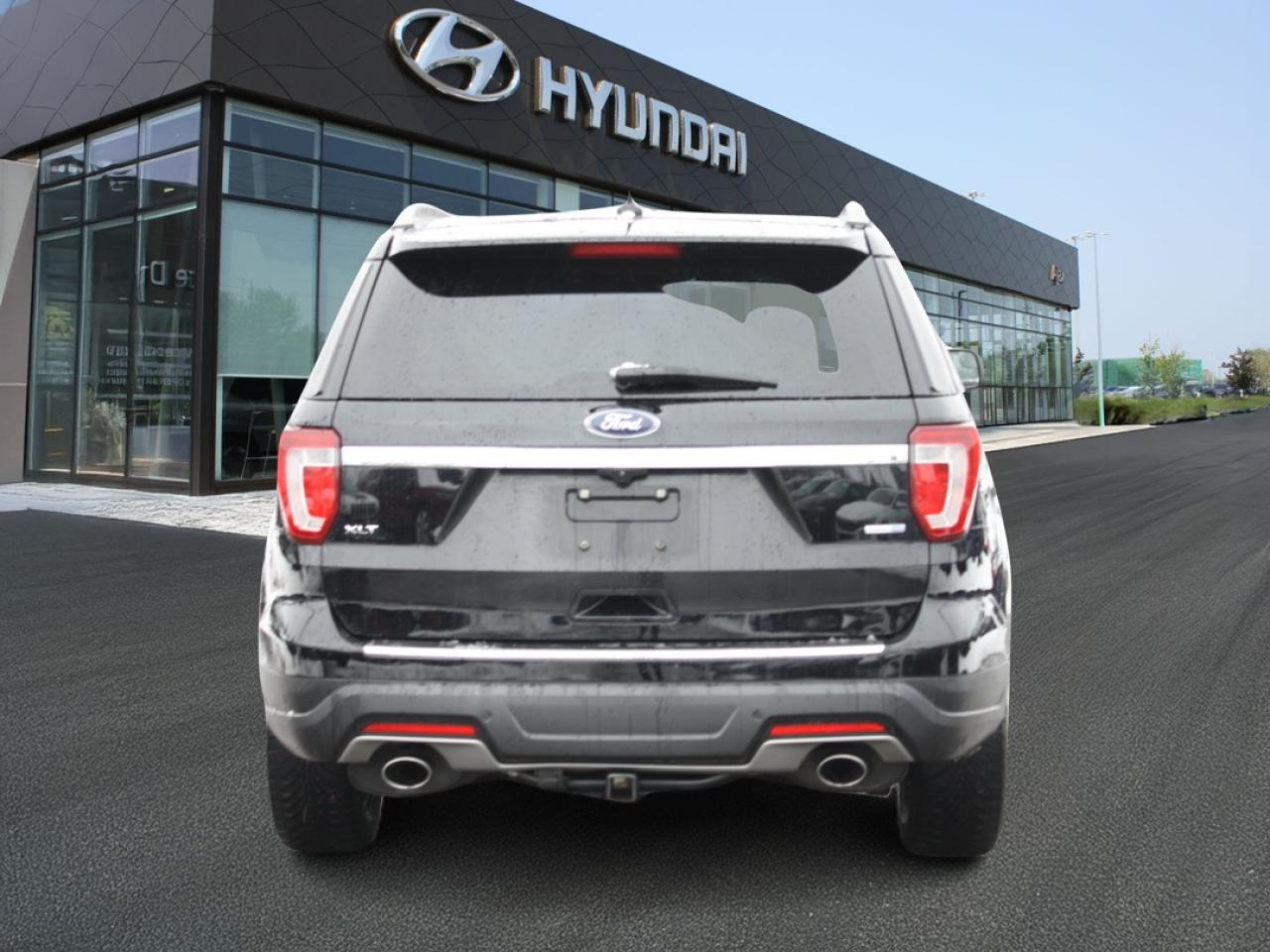 2018 Ford Explorer XLT AWD / 7-Passenger / Heated Seats / Camera Photo4