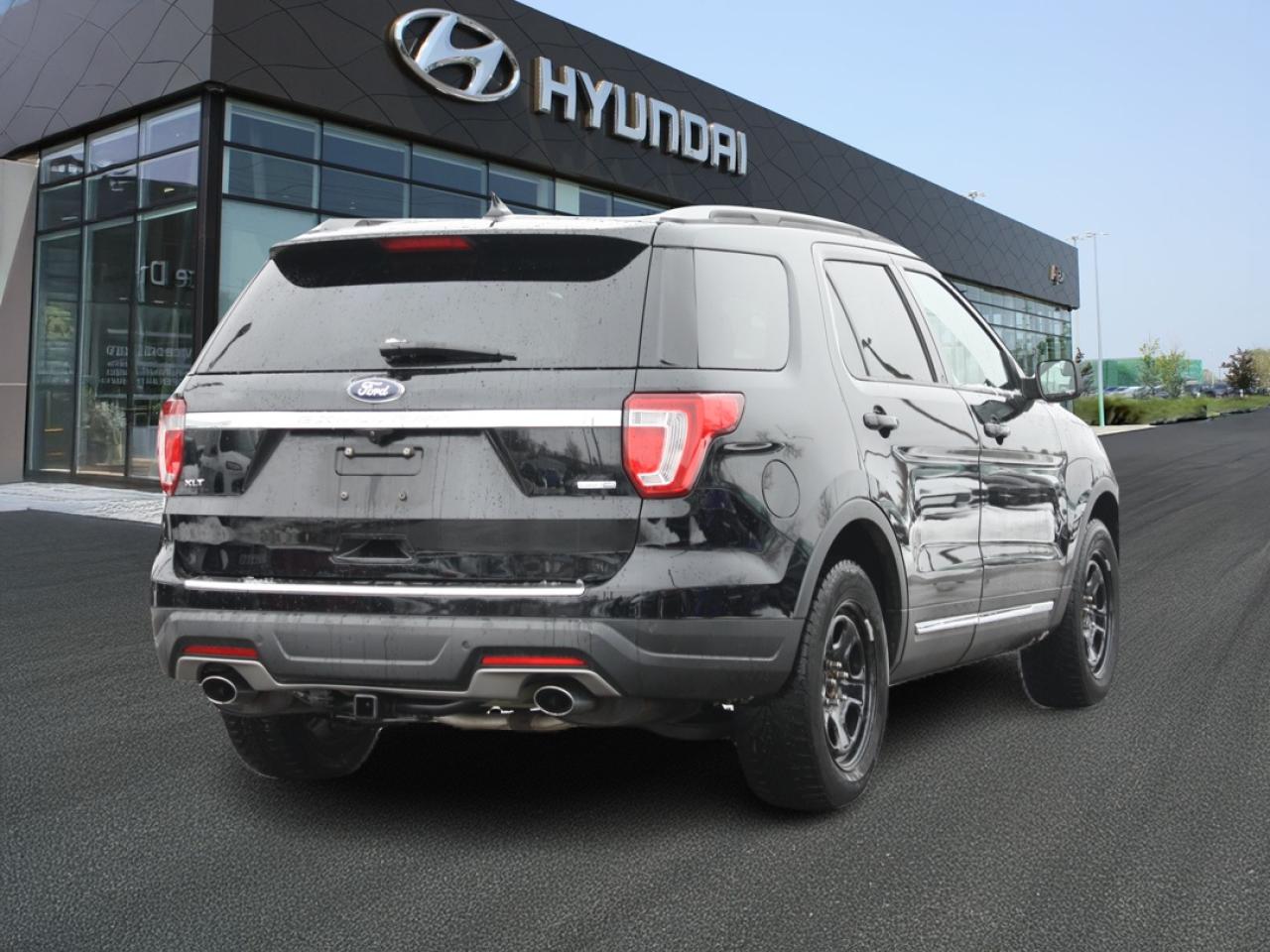 2018 Ford Explorer XLT AWD / 7-Passenger / Heated Seats / Camera Photo