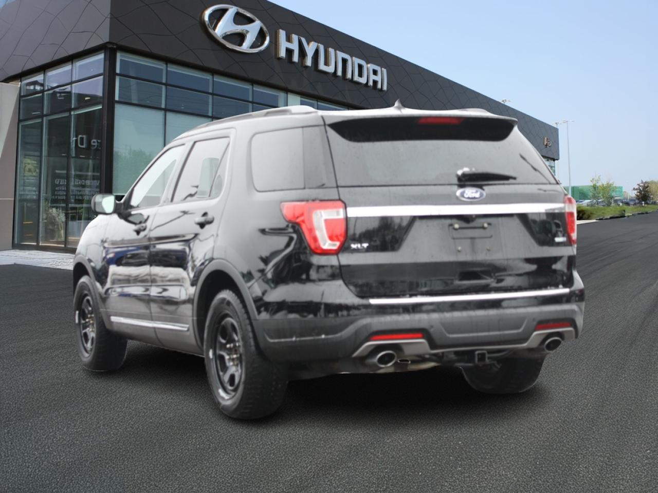 2018 Ford Explorer XLT AWD / 7-Passenger / Heated Seats / Camera Photo