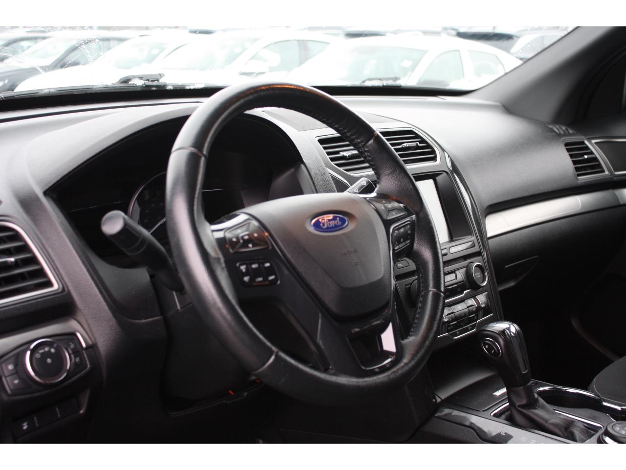 2018 Ford Explorer XLT AWD / 7-Passenger / Heated Seats / Camera Photo