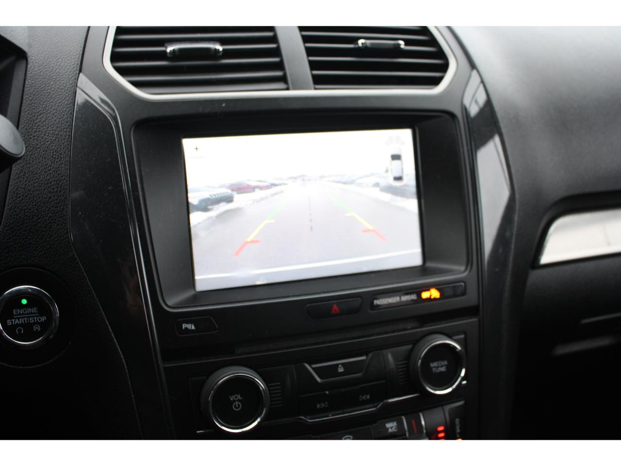 2018 Ford Explorer XLT AWD / 7-Passenger / Heated Seats / Camera Photo