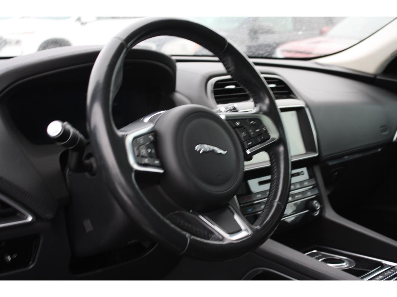 2019 Jaguar F-PACE 20d AWD Prestige / Leather / Heated Seats / Nav Photo